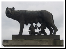 Die Kapitolinische Wölfin mit Romulus und Remus